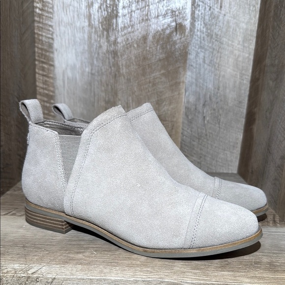TOMS Reese Suede Ankle Boots - Picture 2 of 9